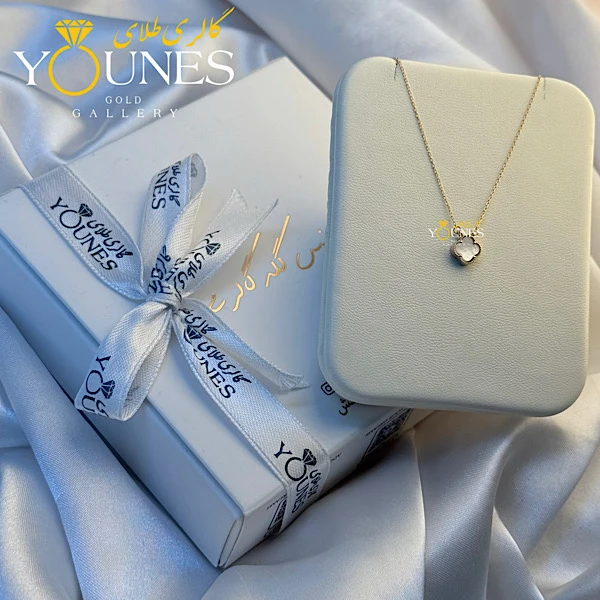 گردنبند طلا ونکلیف سنگی سفید